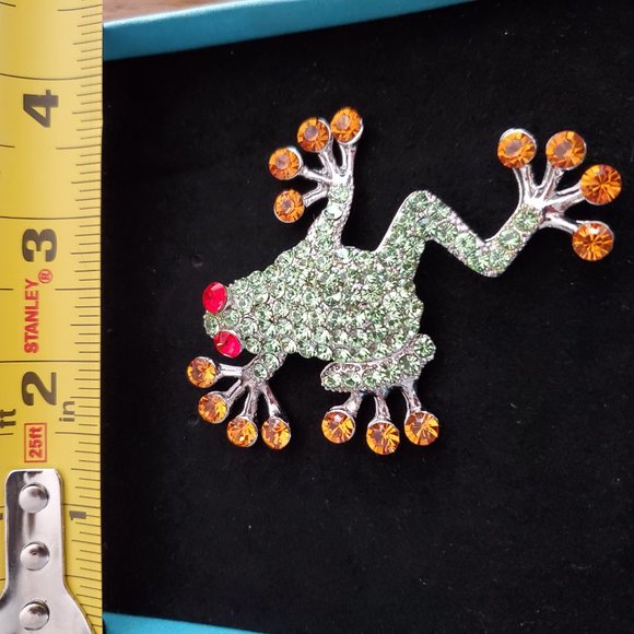Tree Frog Crystal Brooch - Picture 3 of 5
